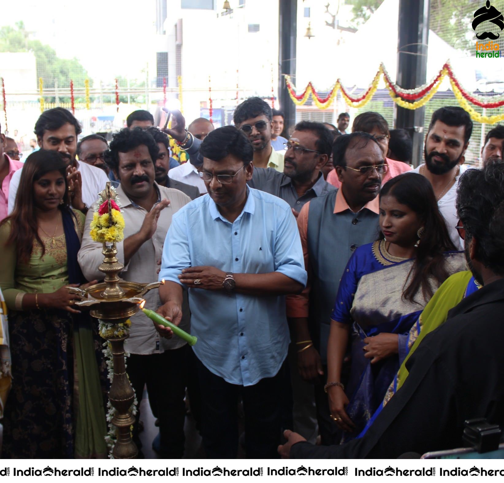 November Mazhaiyil Naanum Avalum Movie Pooja Stills Set 3