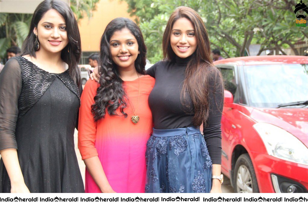 Oru Naal Koothu Press Meet Stills Set 2