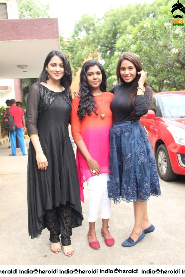 Oru Naal Koothu Press Meet Stills Set 2