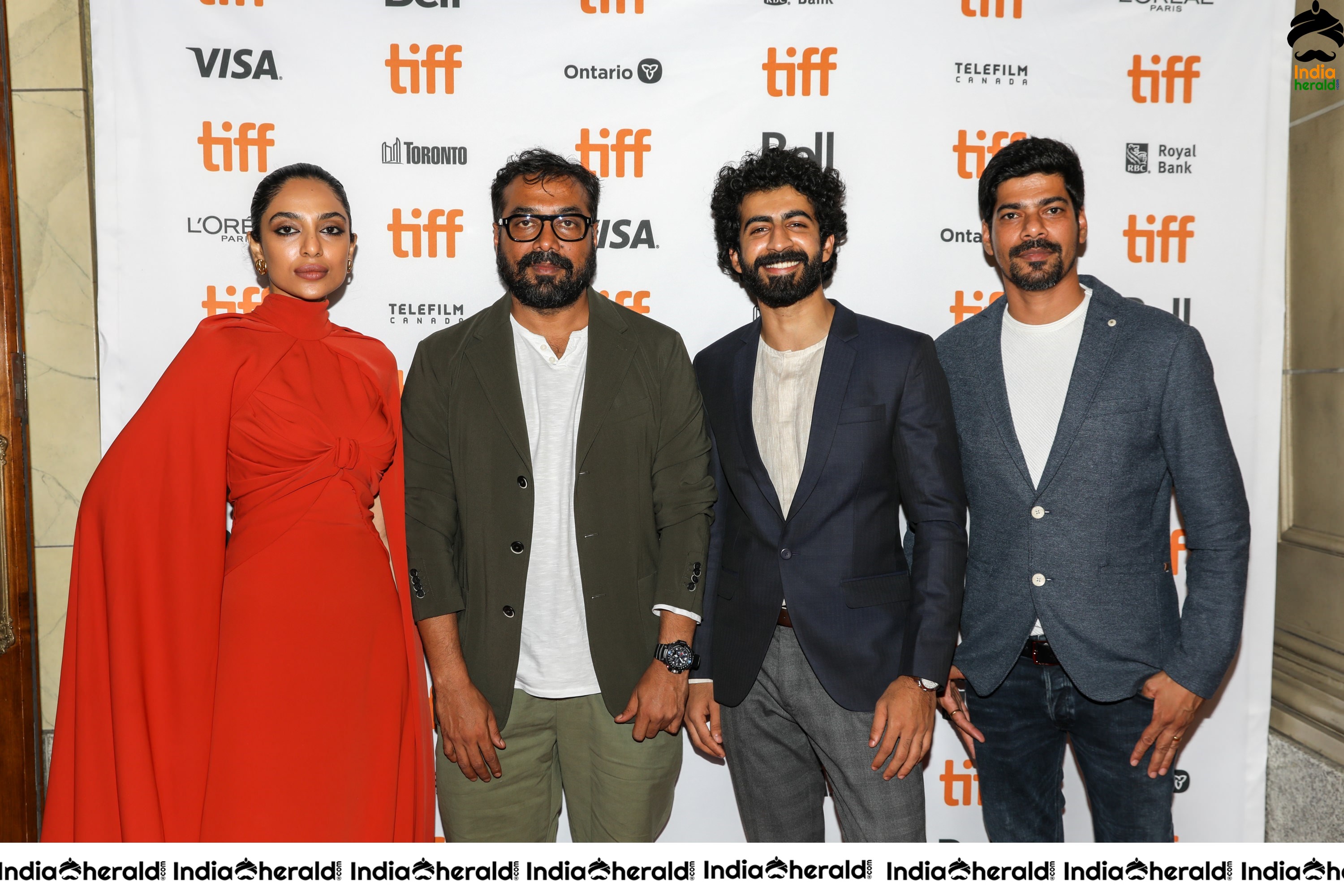 Photos From The World Premiere Of MOOTHON Set 1