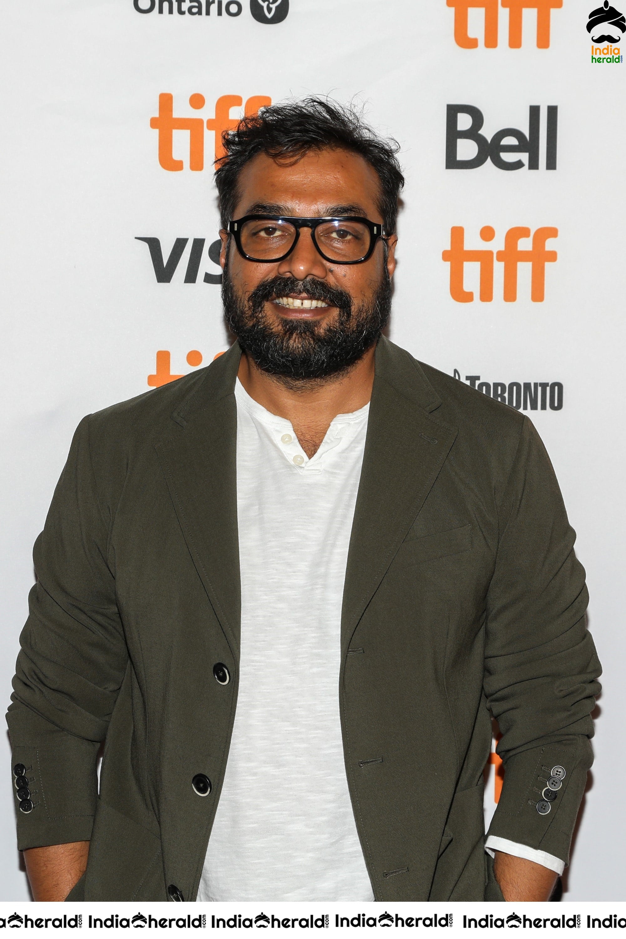 Photos From The World Premiere Of MOOTHON Set 2