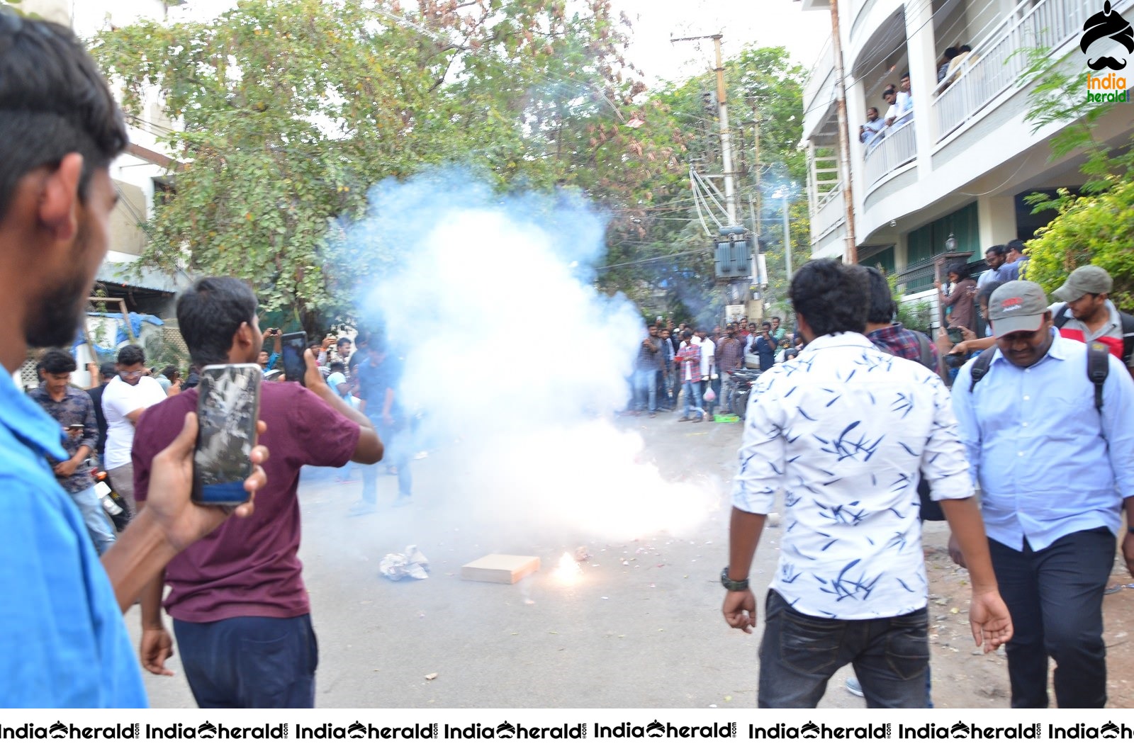 Power Star Pawan Kalyan fans hungama at Dil Raju office Set 1