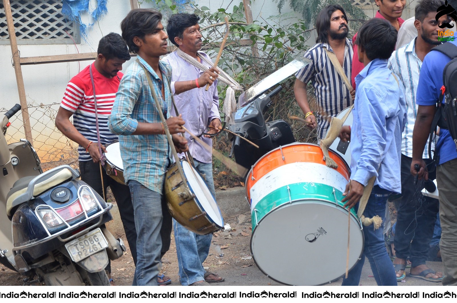 Power Star Pawan Kalyan fans hungama at Dil Raju office Set 1