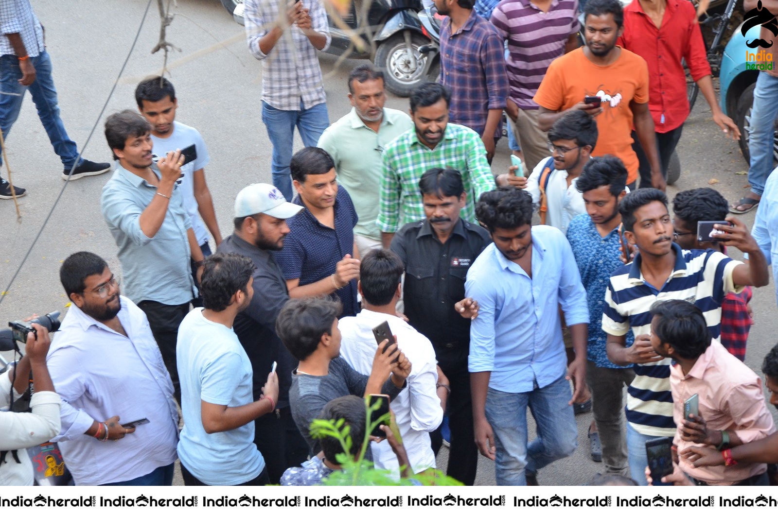 Power Star Pawan Kalyan fans hungama at Dil Raju office Set 1