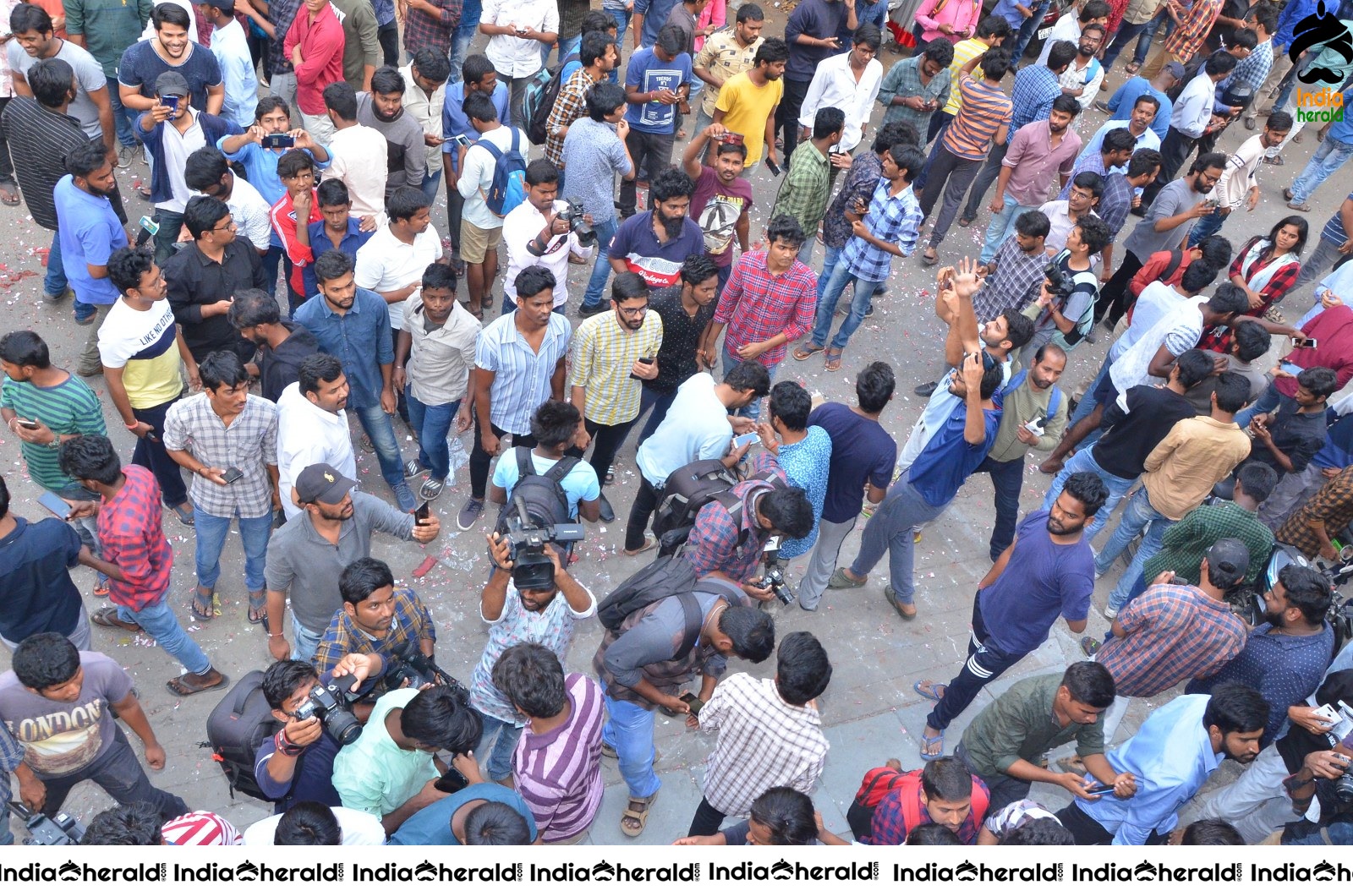 Power Star Pawan Kalyan fans hungama at Dil Raju office Set 2