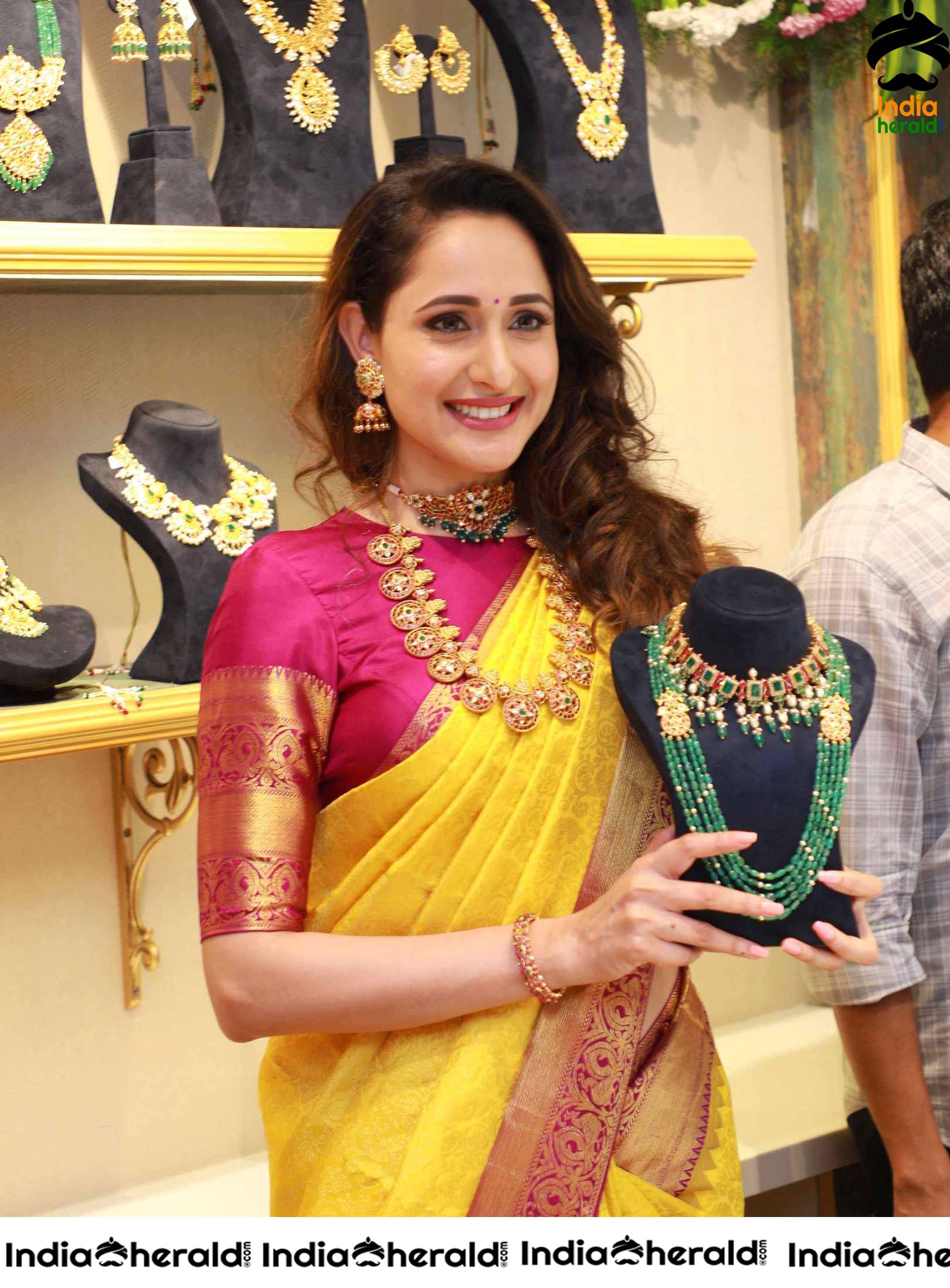 Pragya Jaiswal Inaugurates Famous Jewellery Designer HIYA DESIGNER JEWELLERY Showroom in Tirupati Set 1