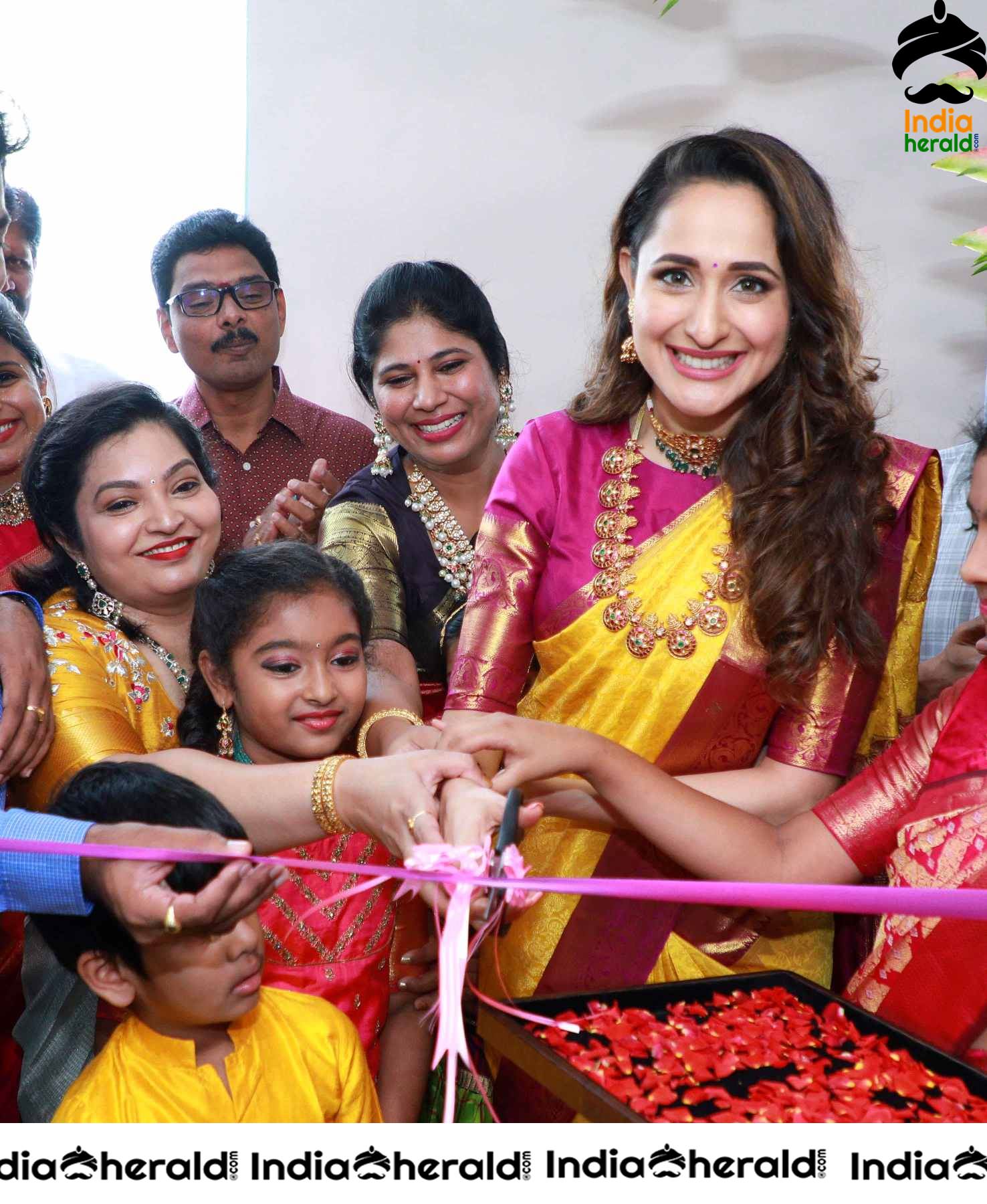 Pragya Jaiswal Inaugurates Famous Jewellery Designer HIYA DESIGNER JEWELLERY Showroom in Tirupati Set 1