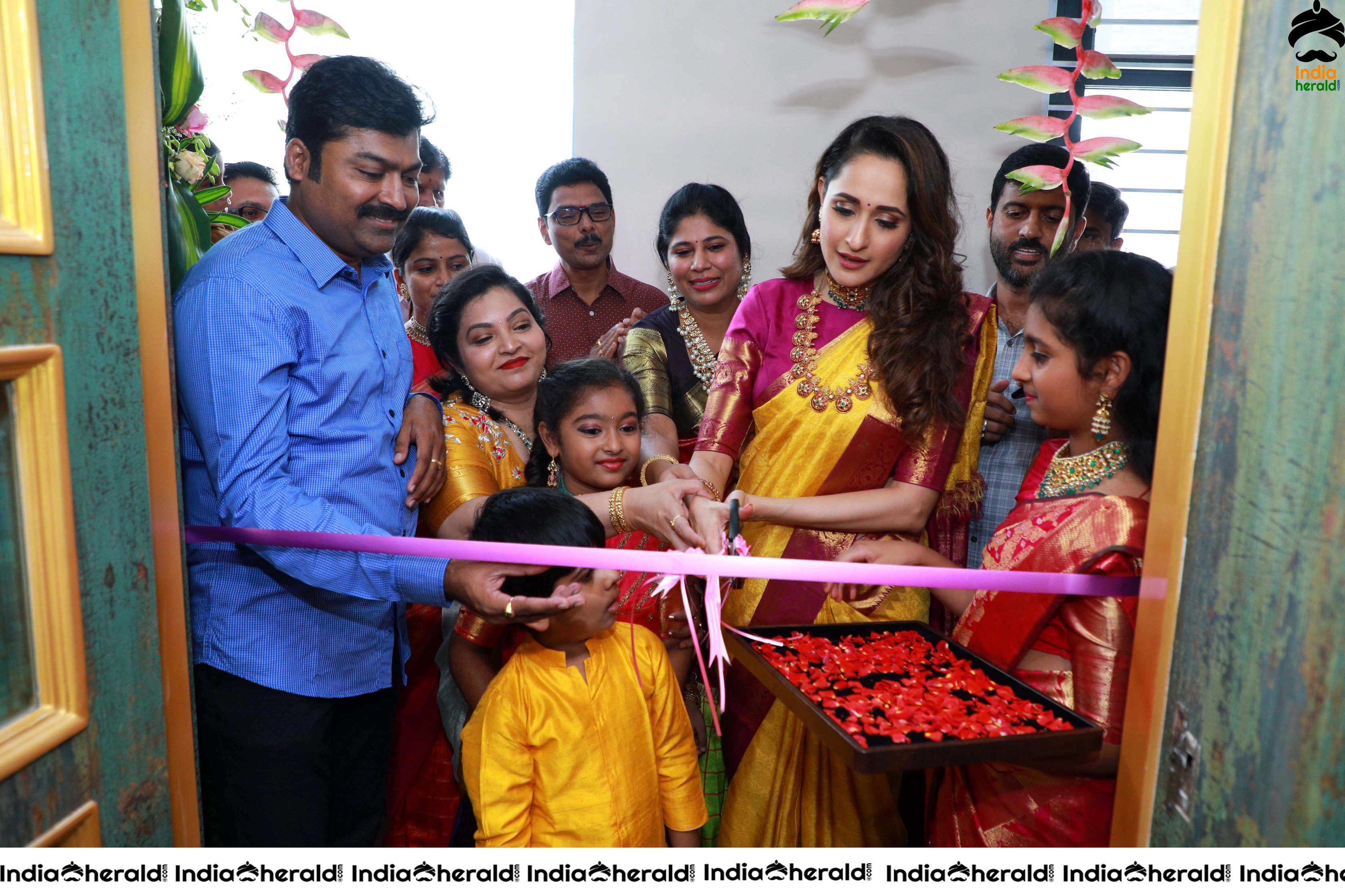 Pragya Jaiswal Inaugurates Famous Jewellery Designer HIYA DESIGNER JEWELLERY Showroom in Tirupati Set 1