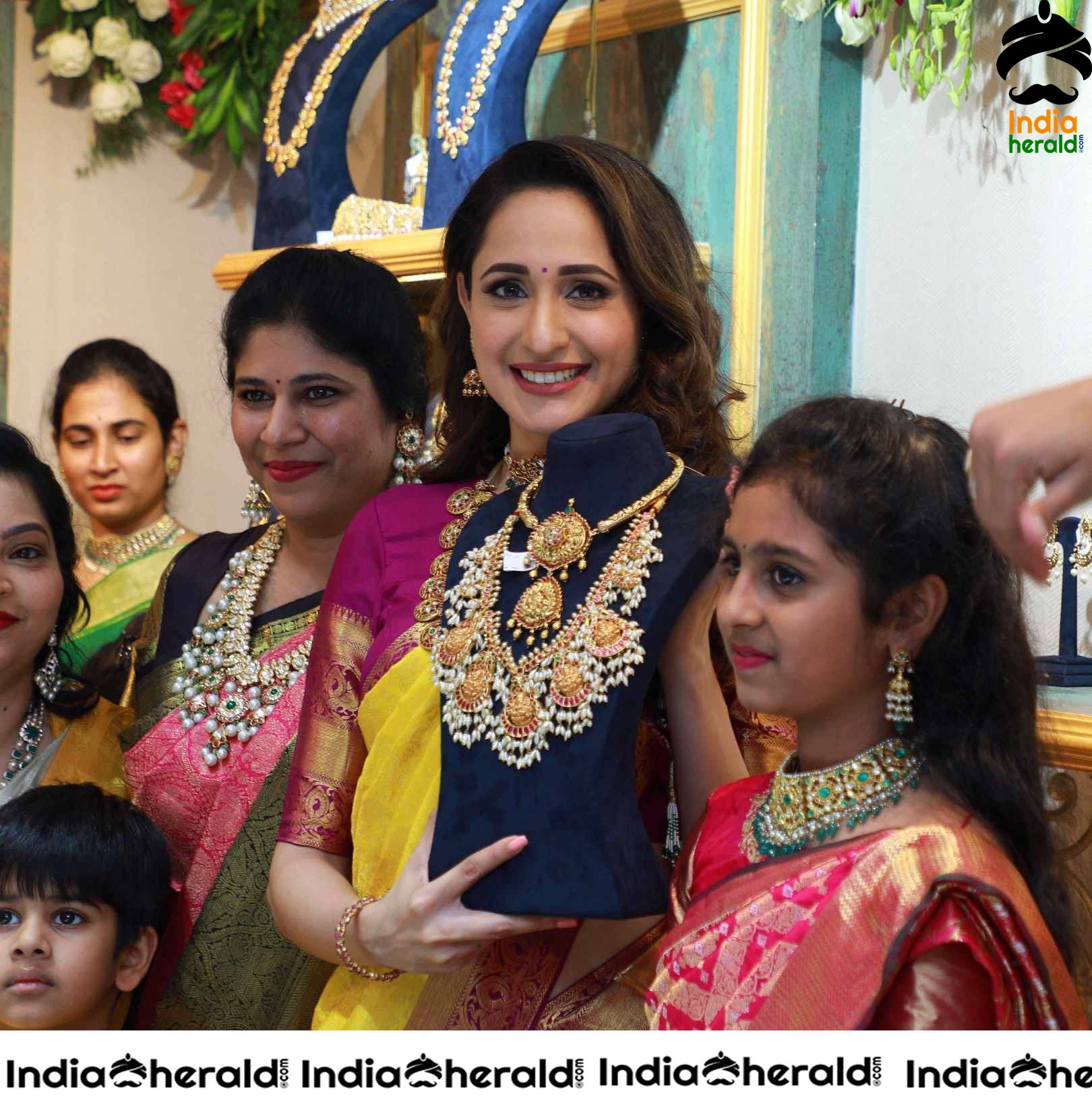 Pragya Jaiswal Inaugurates Famous Jewellery Designer HIYA DESIGNER JEWELLERY Showroom in Tirupati Set 1