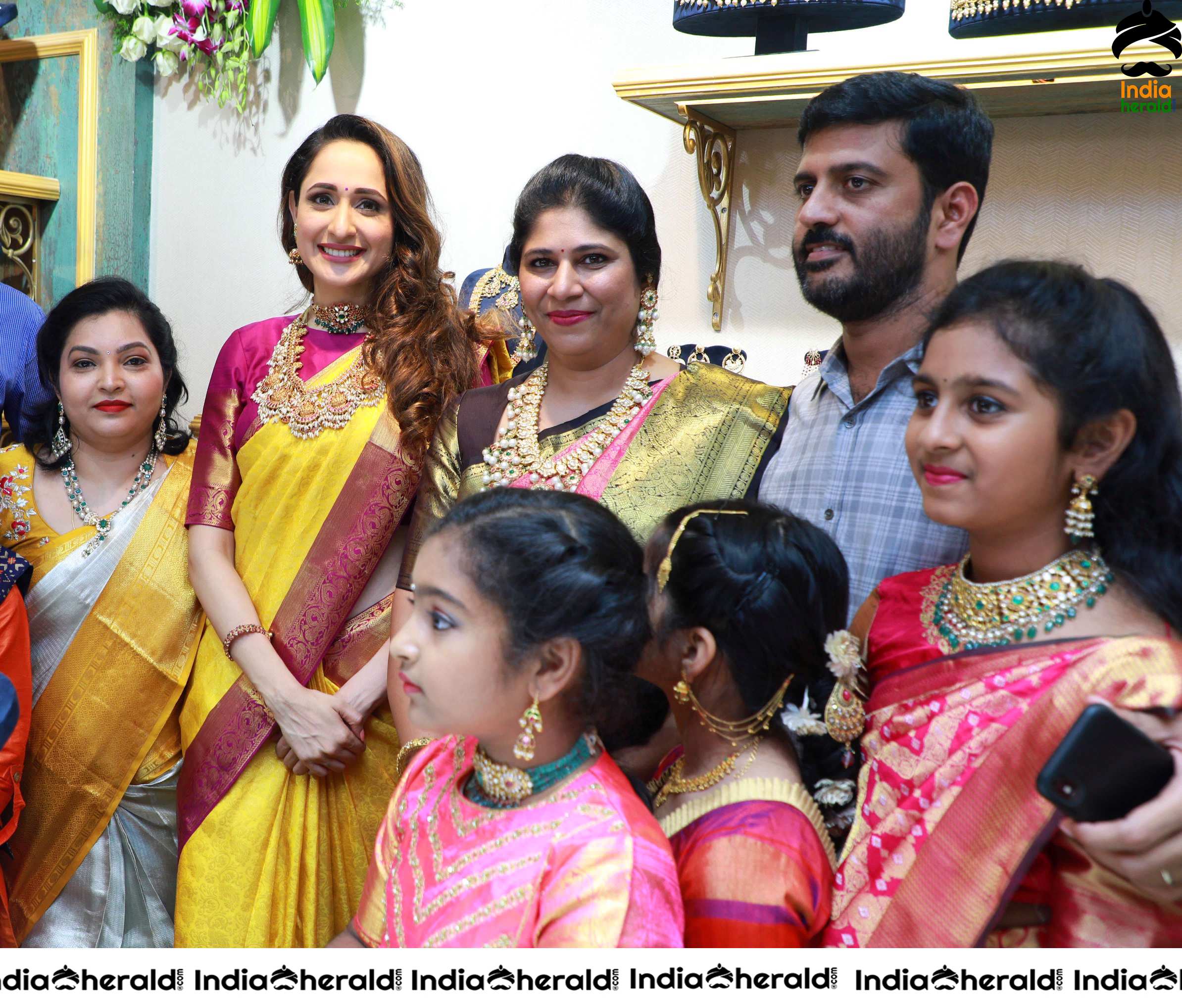 Pragya Jaiswal Inaugurates Famous Jewellery Designer HIYA DESIGNER JEWELLERY Showroom in Tirupati Set 1