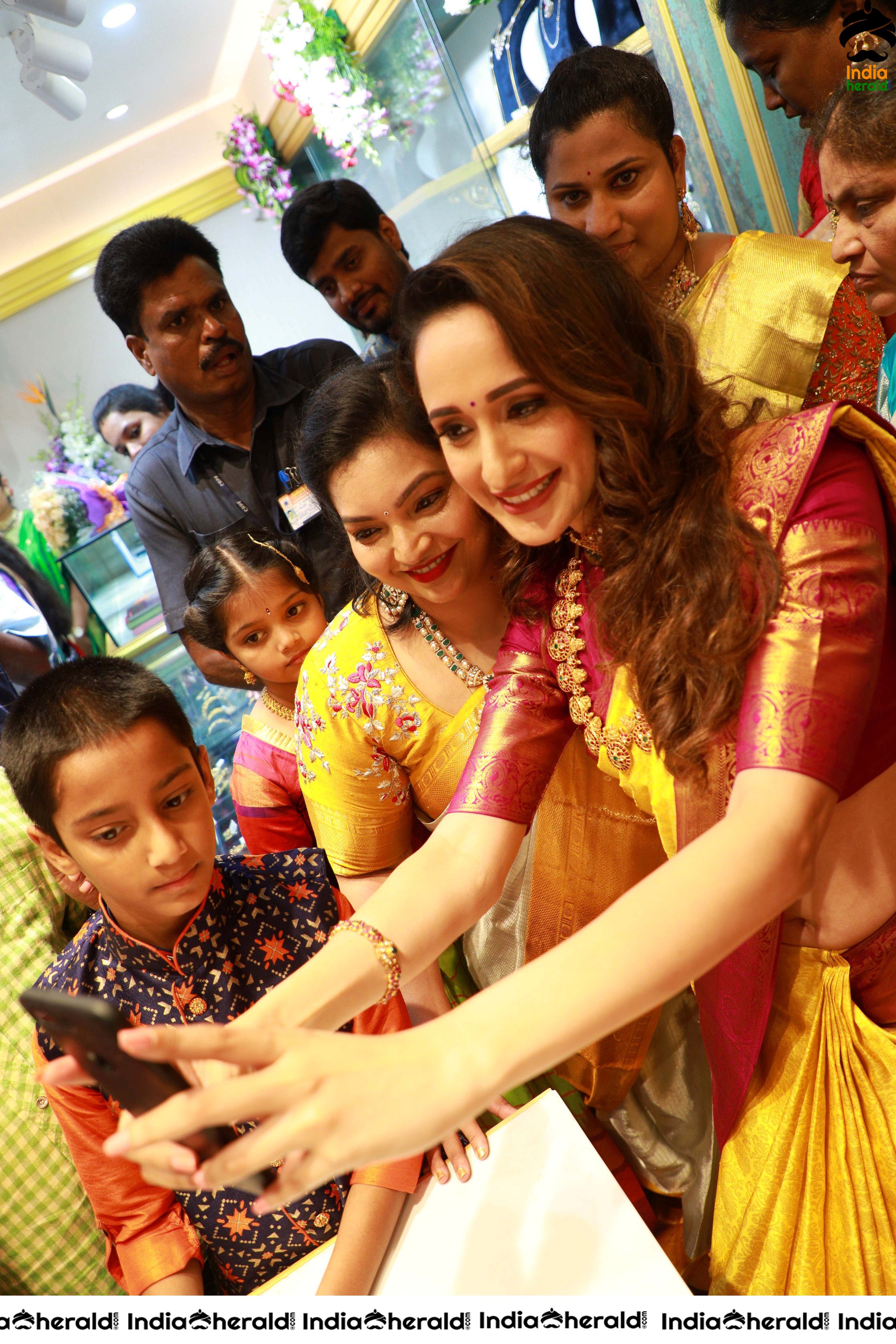 Pragya Jaiswal Inaugurates Famous Jewellery Designer HIYA DESIGNER JEWELLERY Showroom in Tirupati Set 1