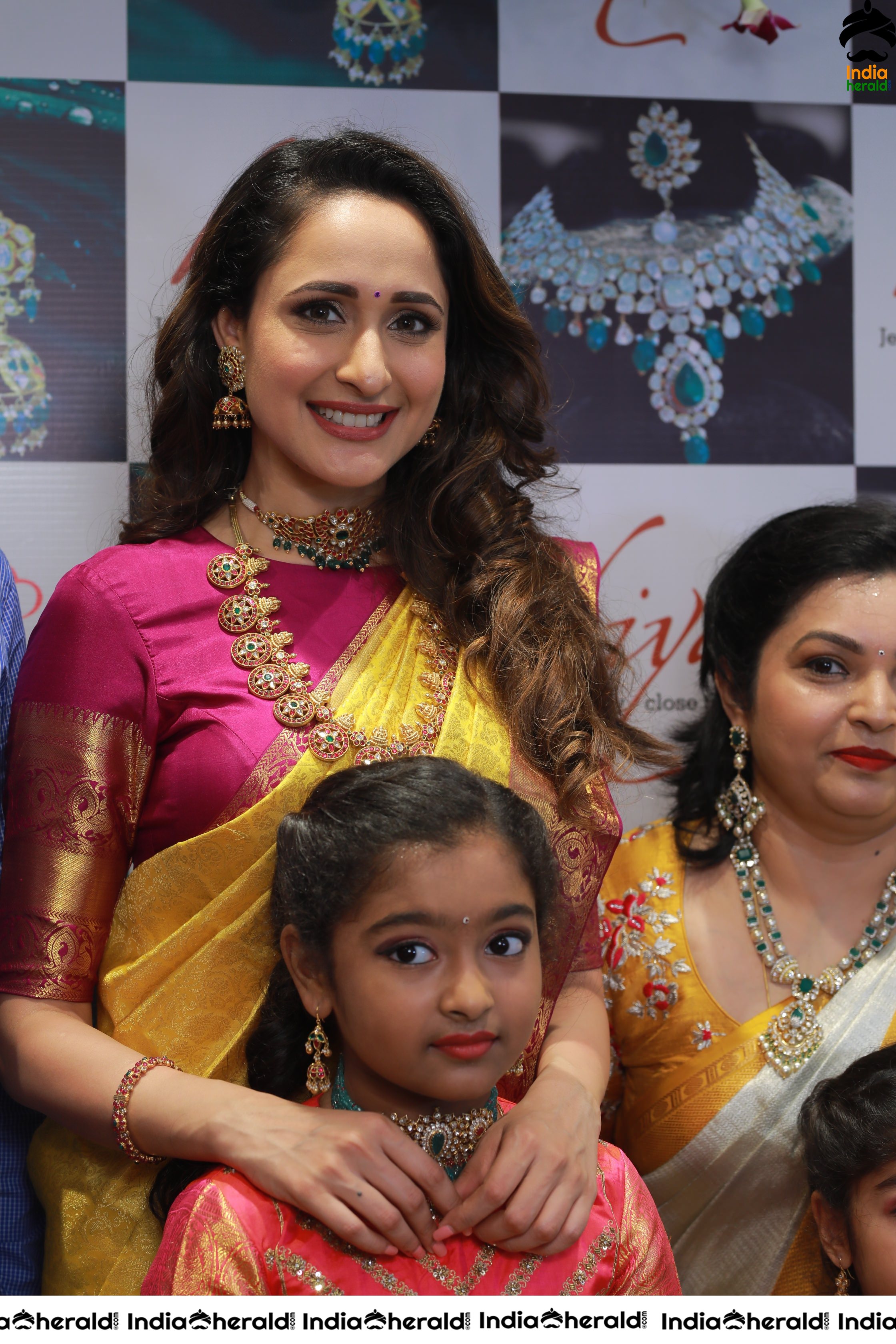 Pragya Jaiswal Inaugurates Famous Jewellery Designer HIYA DESIGNER JEWELLERY Showroom in Tirupati Set 2