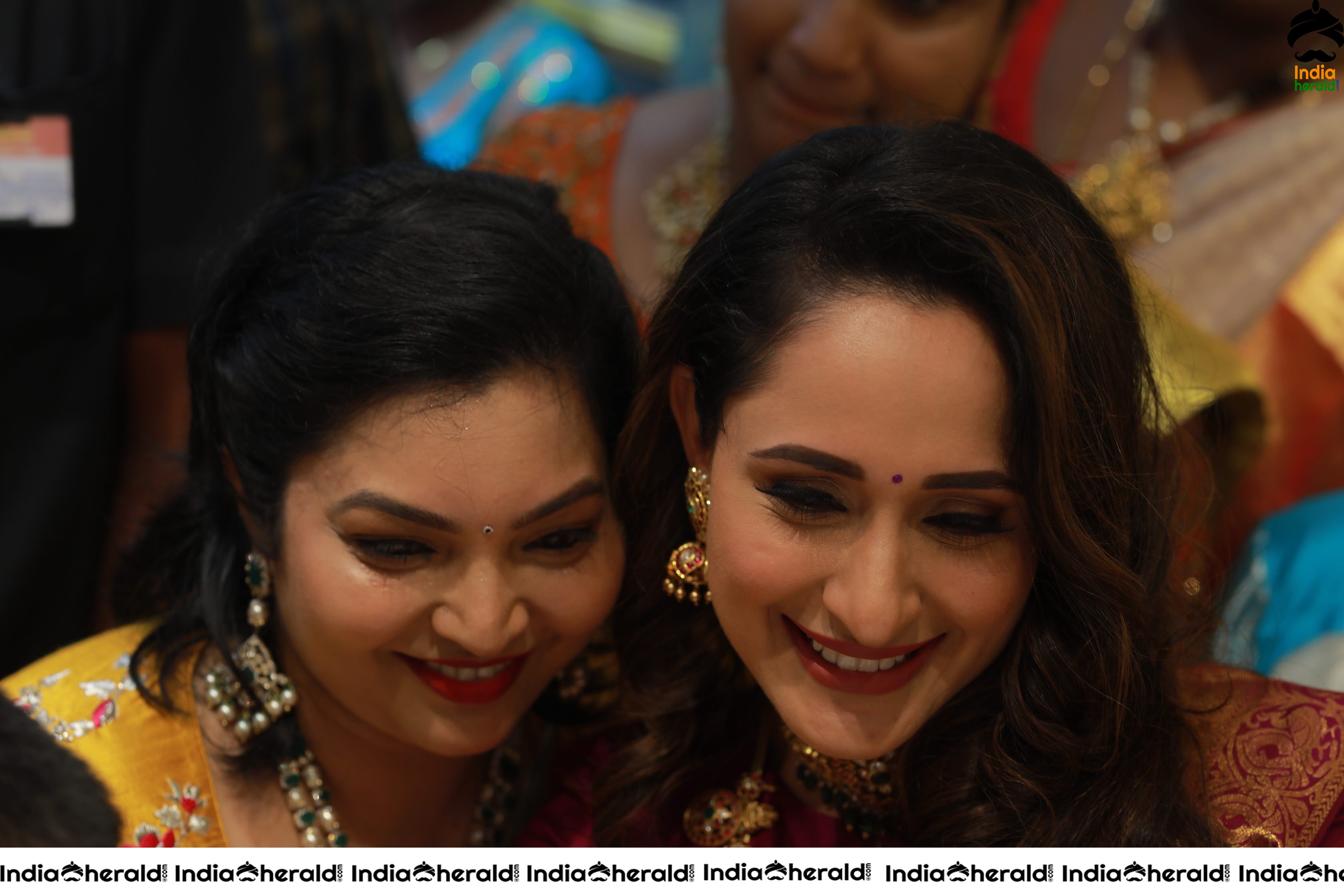 Pragya Jaiswal Inaugurates Famous Jewellery Designer HIYA DESIGNER JEWELLERY Showroom in Tirupati Set 2