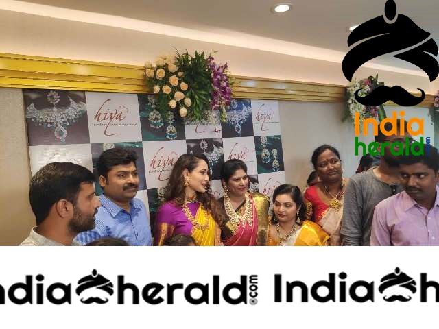 Pragya Jaiswal Inaugurates Famous Jewellery Designer HIYA DESIGNER JEWELLERY Showroom in Tirupati Set 2