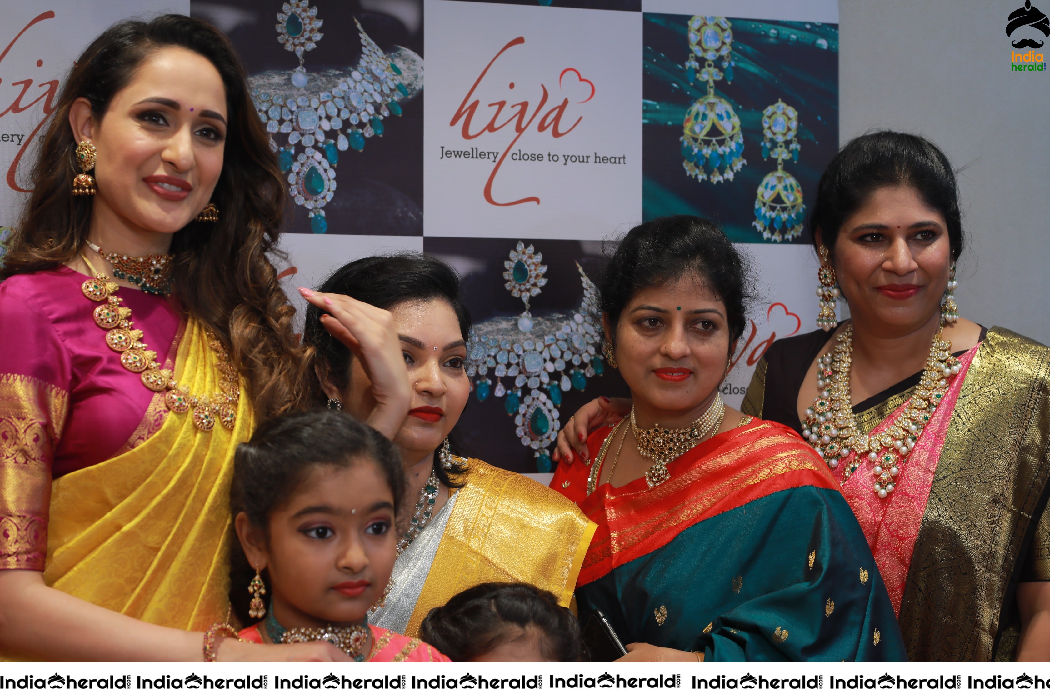 Pragya Jaiswal Inaugurates Famous Jewellery Designer HIYA DESIGNER JEWELLERY Showroom in Tirupati Set 2