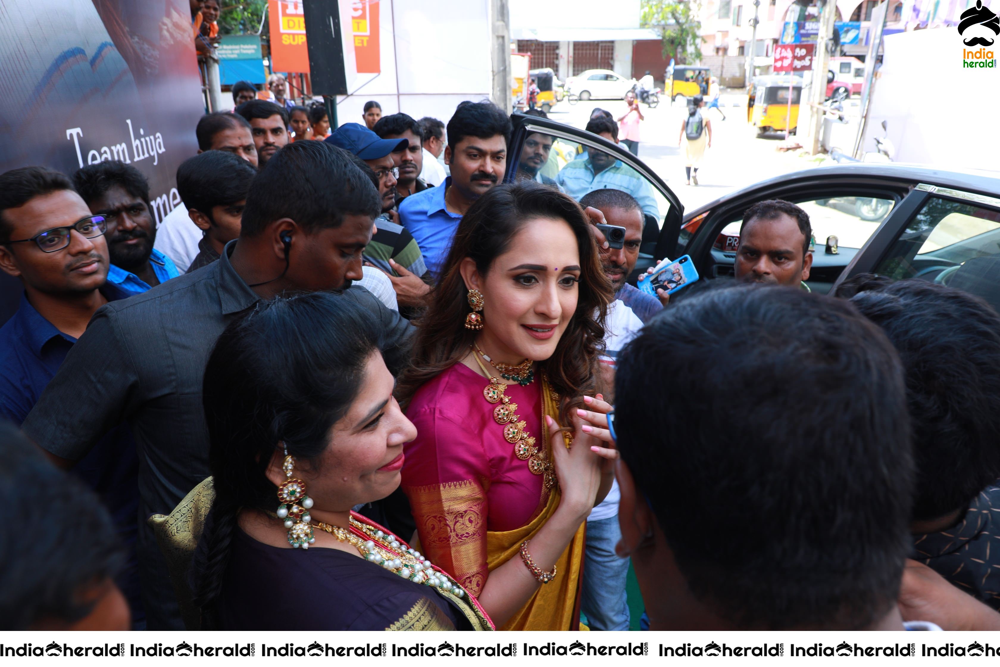 Pragya Jaiswal Inaugurates Famous Jewellery Designer HIYA DESIGNER JEWELLERY Showroom in Tirupati Set 2