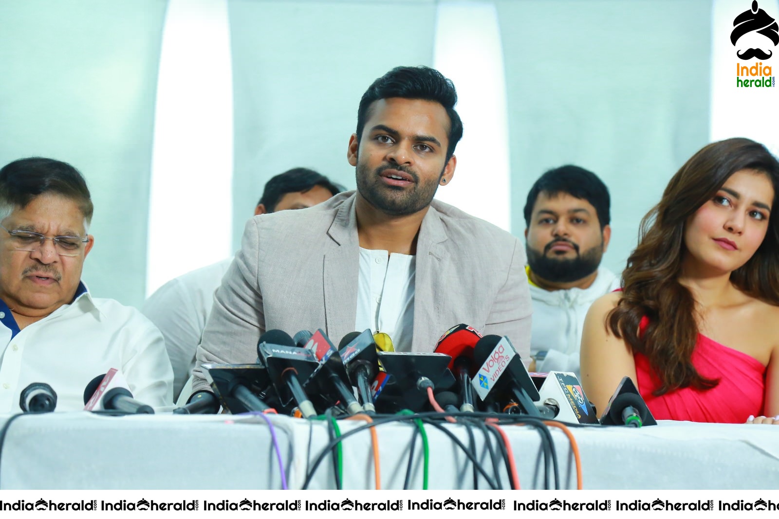 Prathi roju pandaaga song coverage Set 3