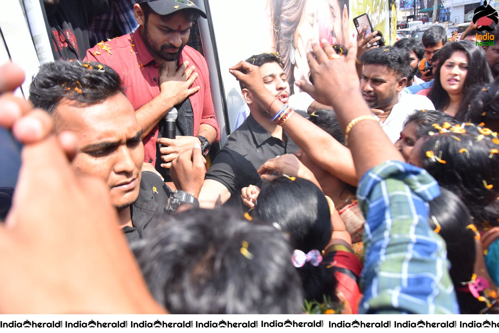 Prathiroju Pandagey Bus tour photos Set 2