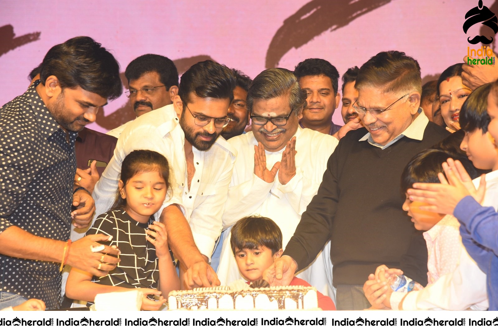 Prati Roju Pandage Movie New Year Celebrations Set 4