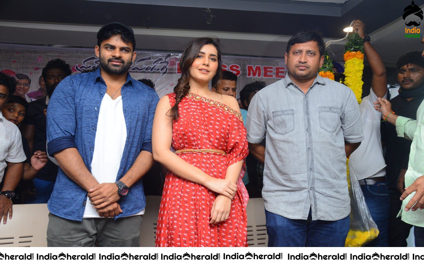 Pratiroju Pandaga Movie Team Bus tour at Vijayawada photos Set 2