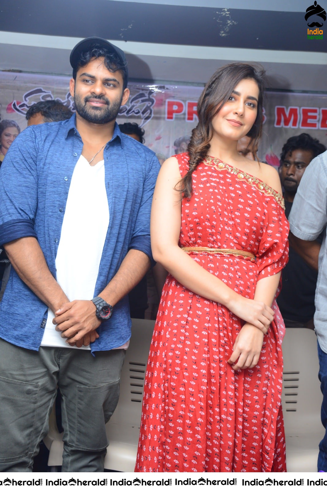 Pratiroju Pandaga Movie Team Bus tour at Vijayawada photos Set 2