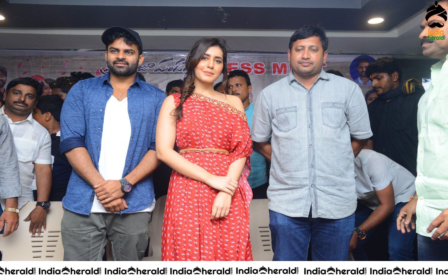 Pratiroju Pandaga Movie Team Bus tour at Vijayawada photos Set 2