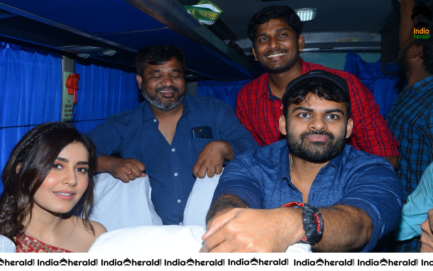 Pratiroju Pandaga Movie Team Bus tour at Vijayawada photos Set 2