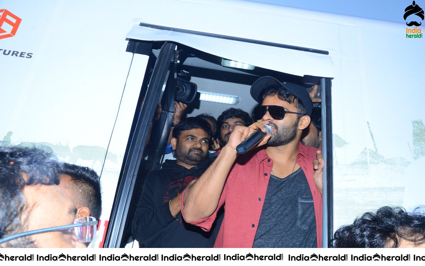 Pratiroju Pandagey Movie Team Bus tour at Tanuku Set 1