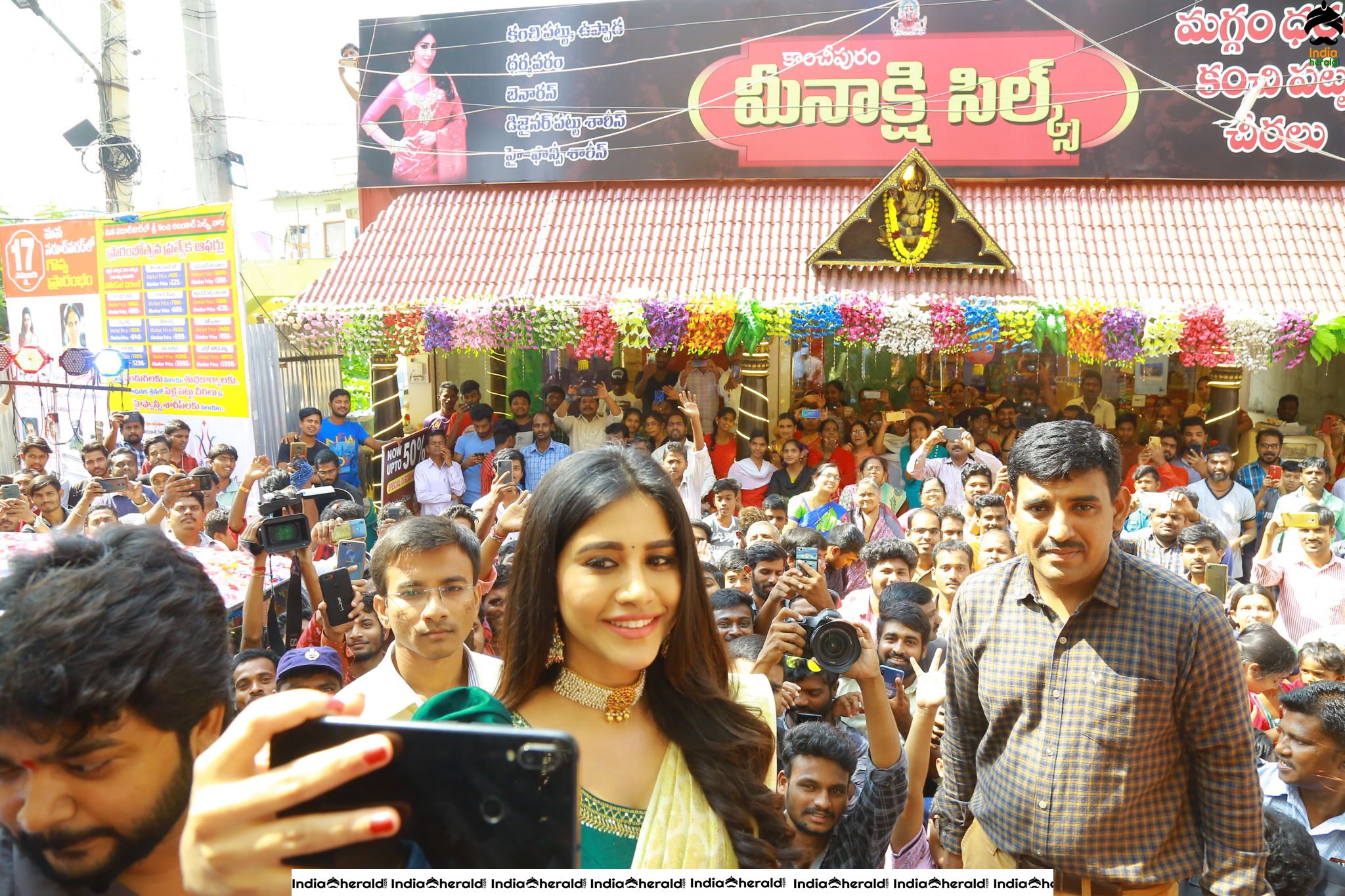 Pretty Nabha Natesh in Saree Launches Sri Kanchi Alankar Silks at Saroornagar Set 3