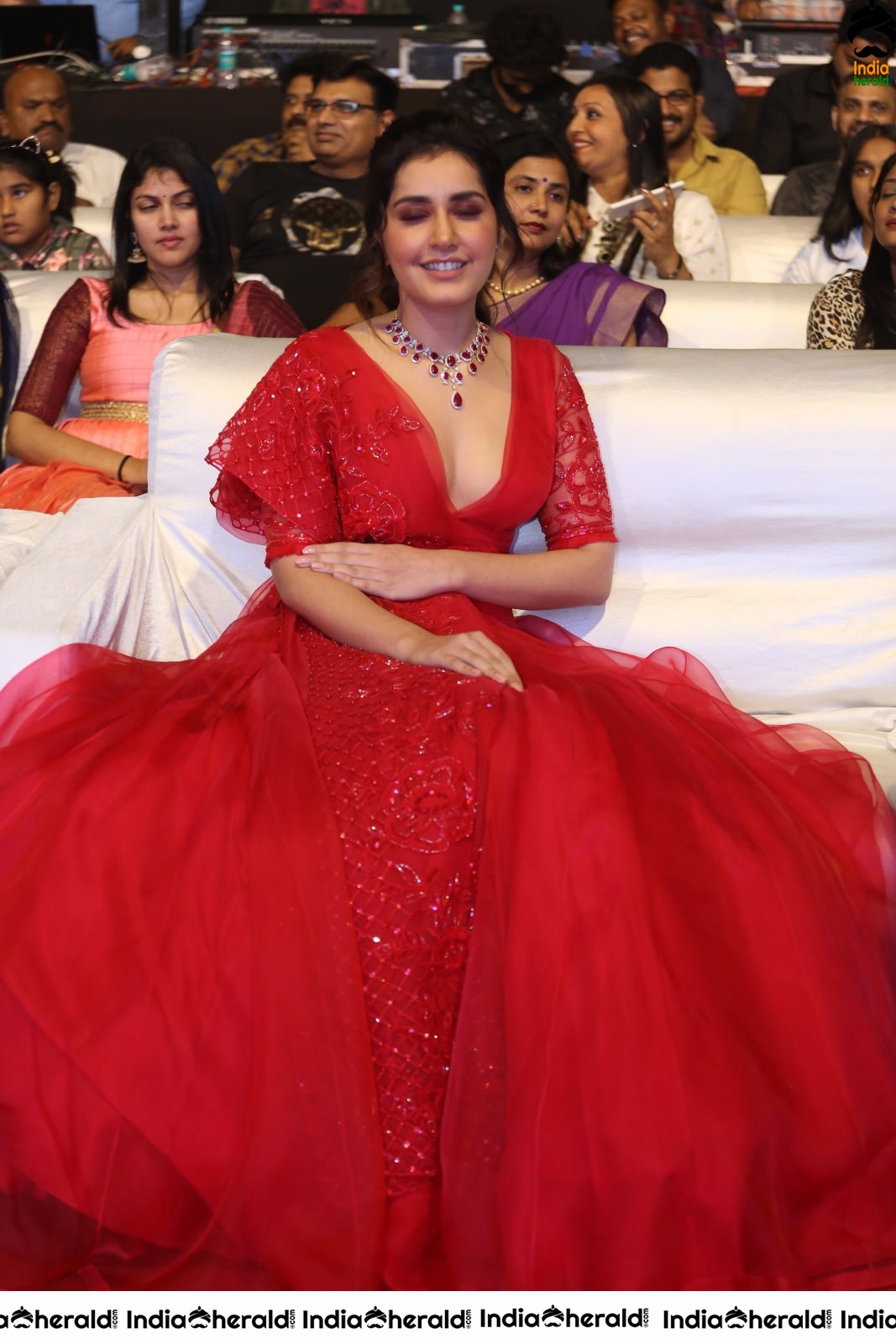 Raashi Khanna Dazzling in Red at World Famous Lover Event Set 1