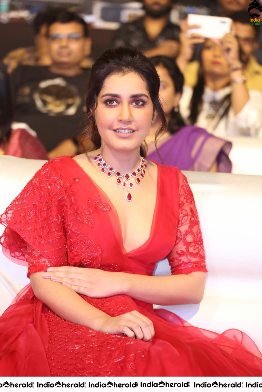 Raashi Khanna Dazzling in Red at World Famous Lover Event Set 1