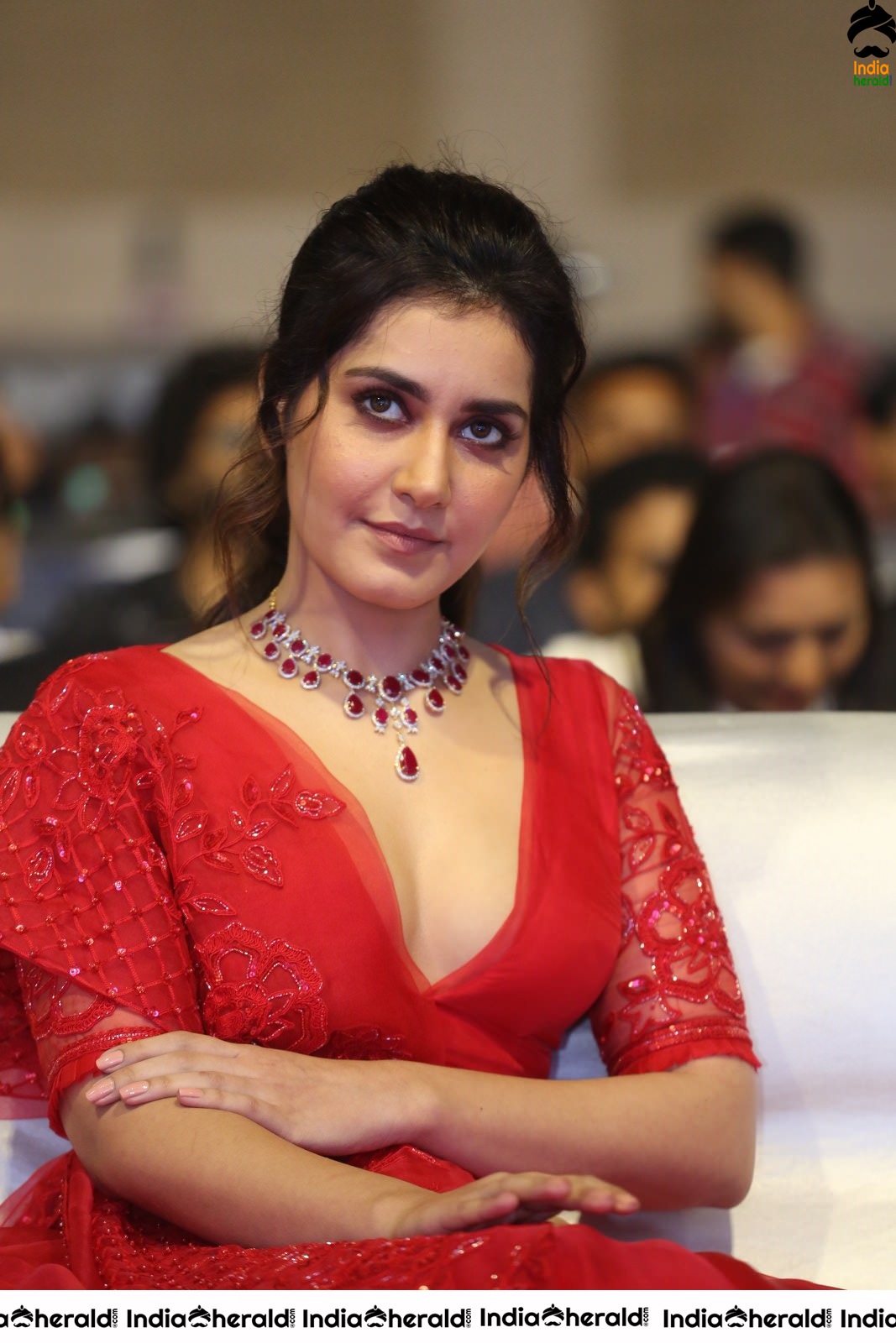 Raashi Khanna Dazzling in Red at World Famous Lover Event Set 1