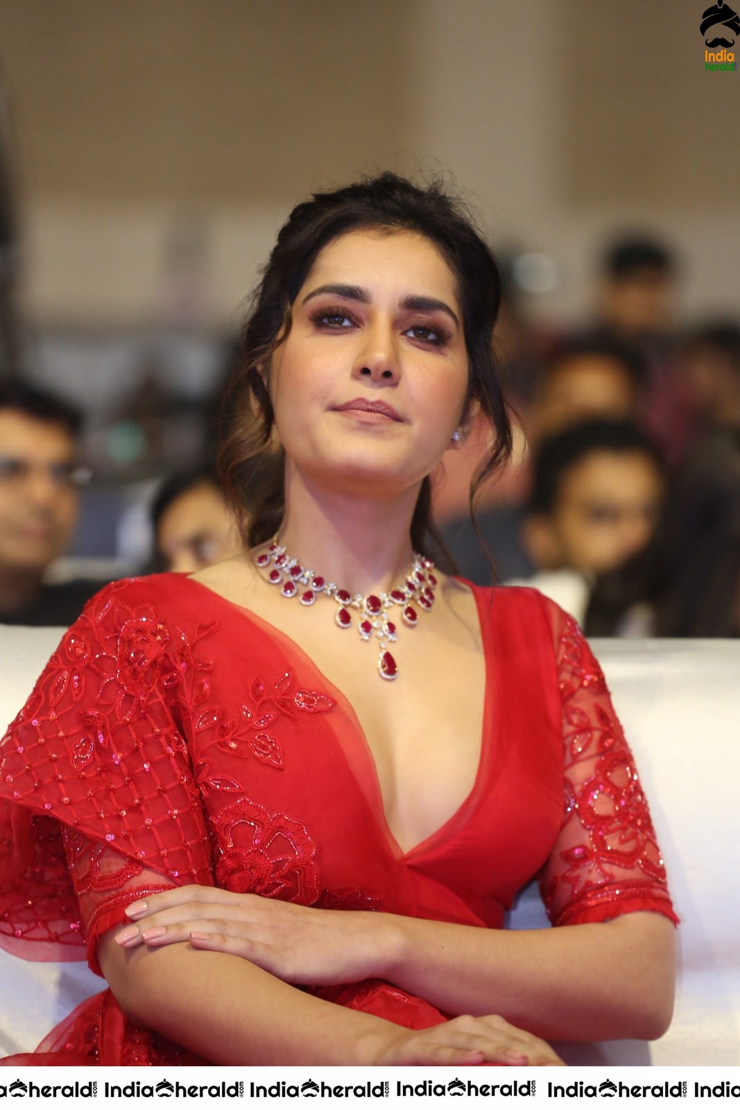 Raashi Khanna Dazzling in Red at World Famous Lover Event Set 1