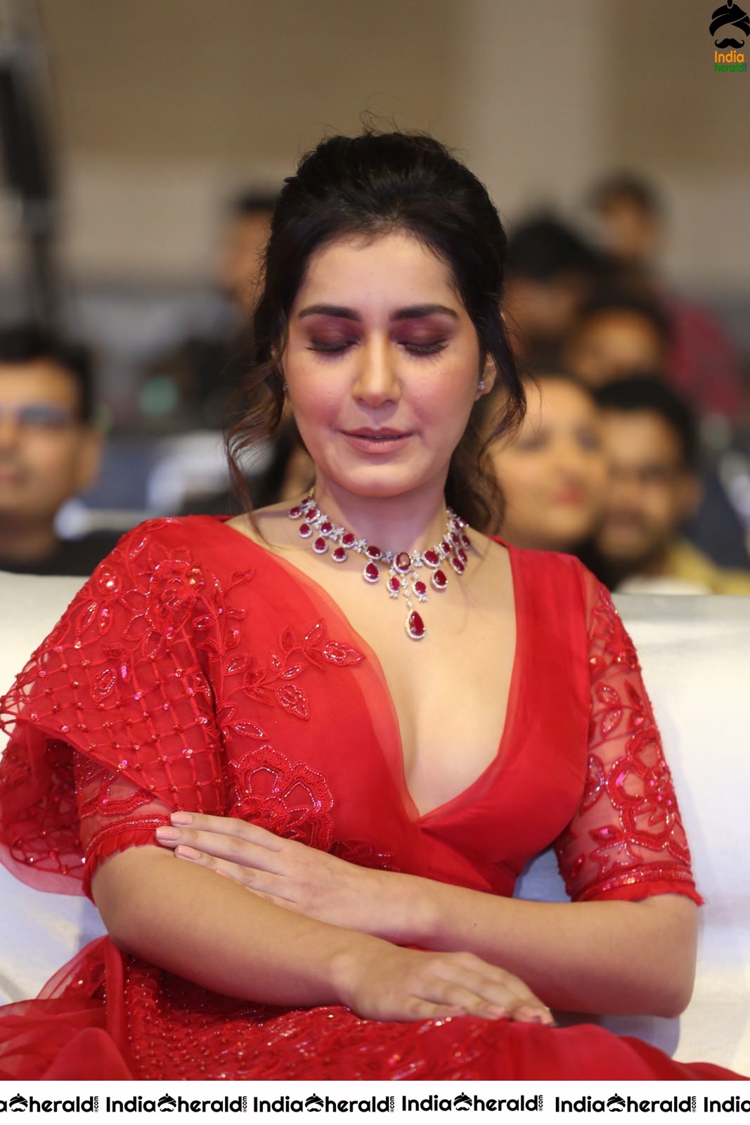 Raashi Khanna Dazzling in Red at World Famous Lover Event Set 1