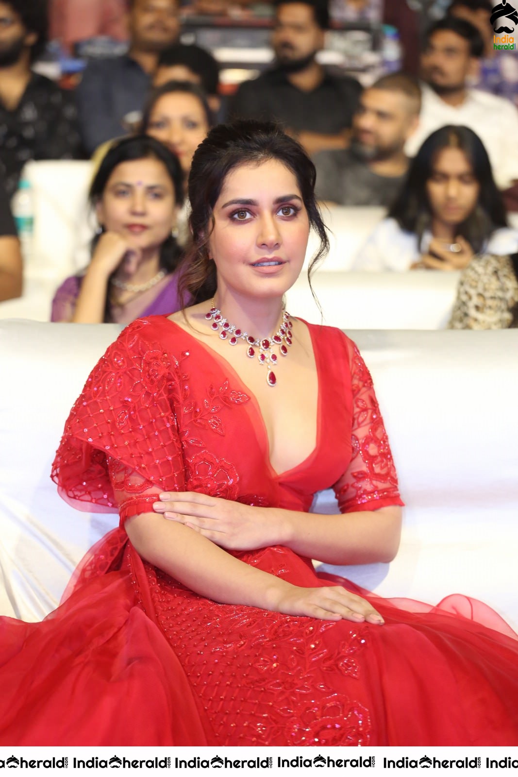 Raashi Khanna Dazzling in Red at World Famous Lover Event Set 1