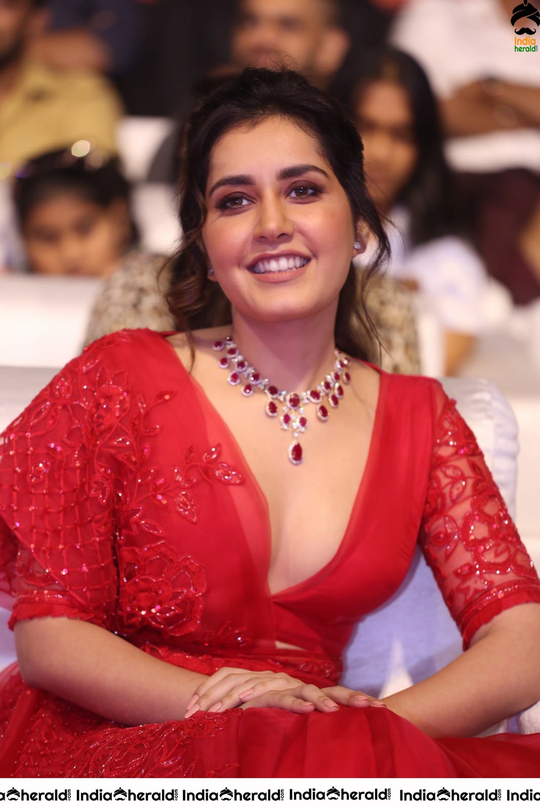 Raashi Khanna Dazzling in Red at World Famous Lover Event Set 2