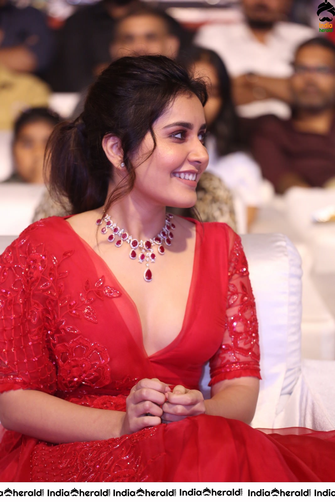 Raashi Khanna Dazzling in Red at World Famous Lover Event Set 2