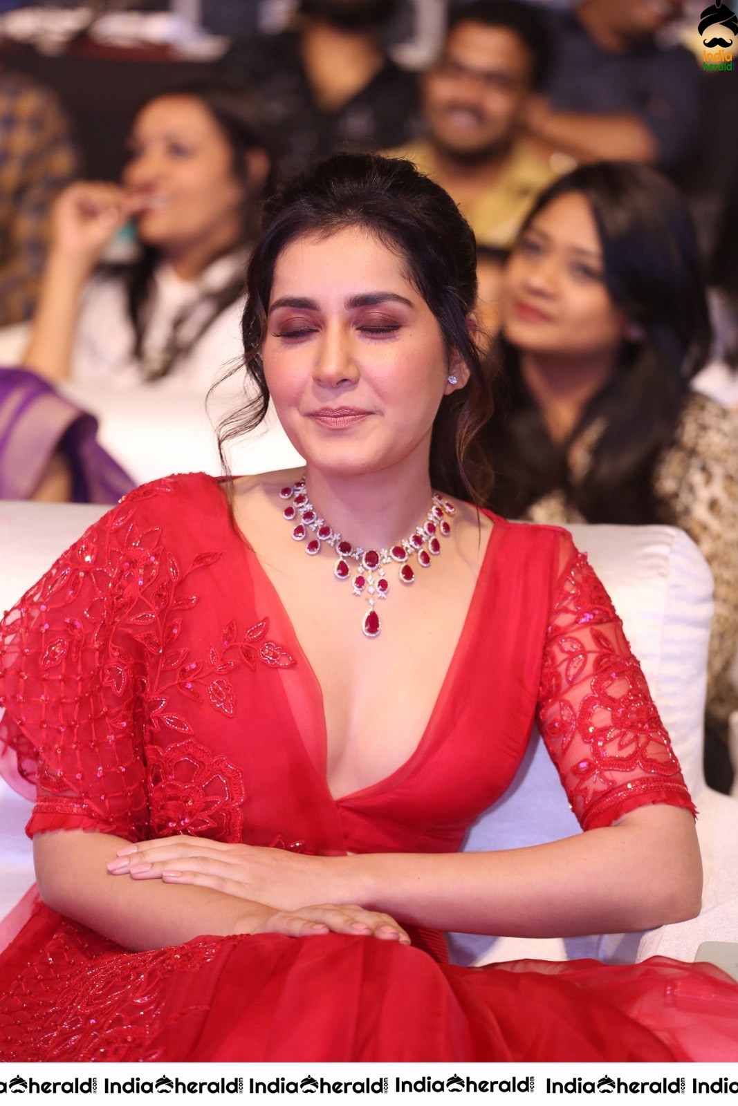 Raashi Khanna Dazzling in Red at World Famous Lover Event Set 2