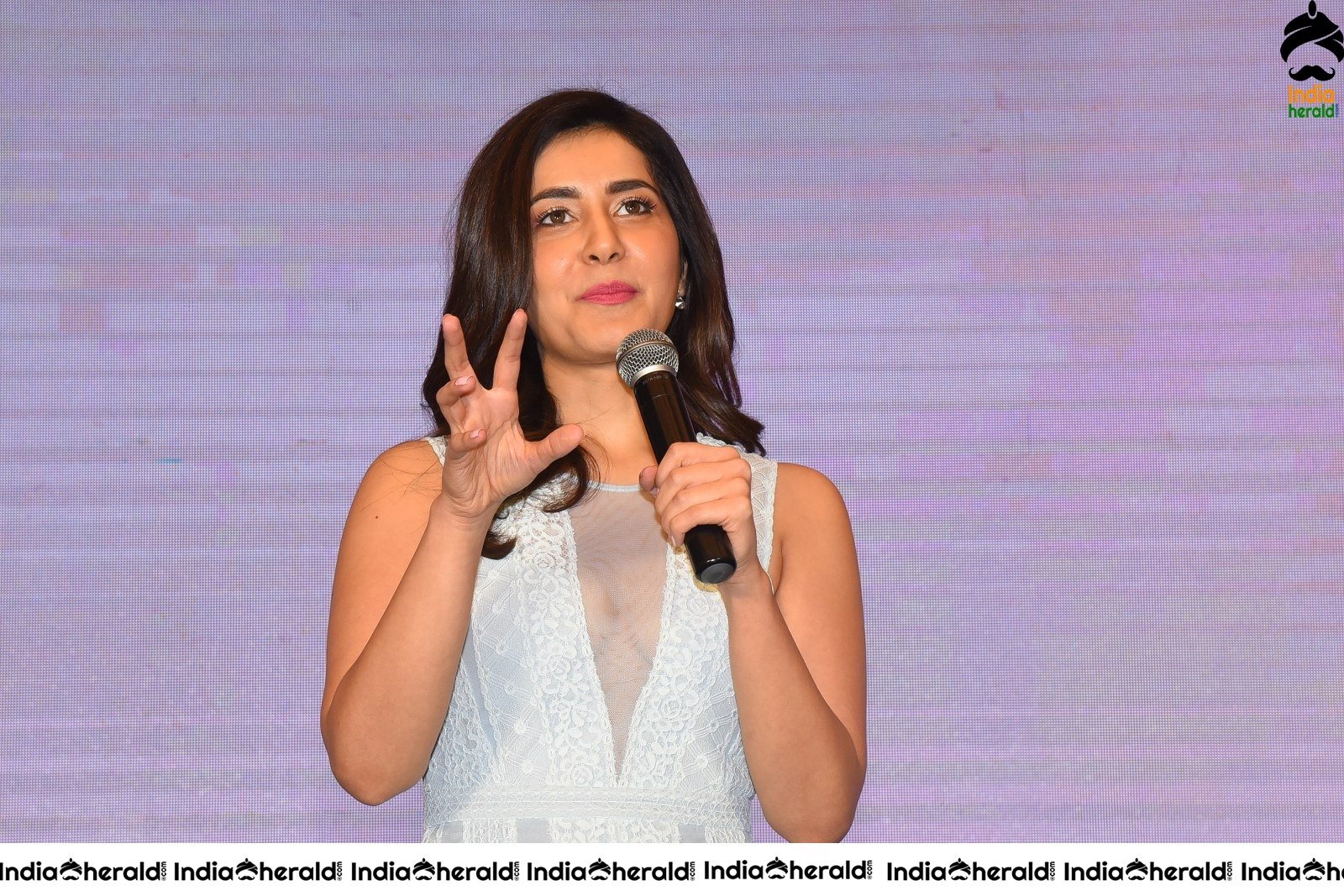 Raashi Khanna Speech Photos at World Famous Lover Event