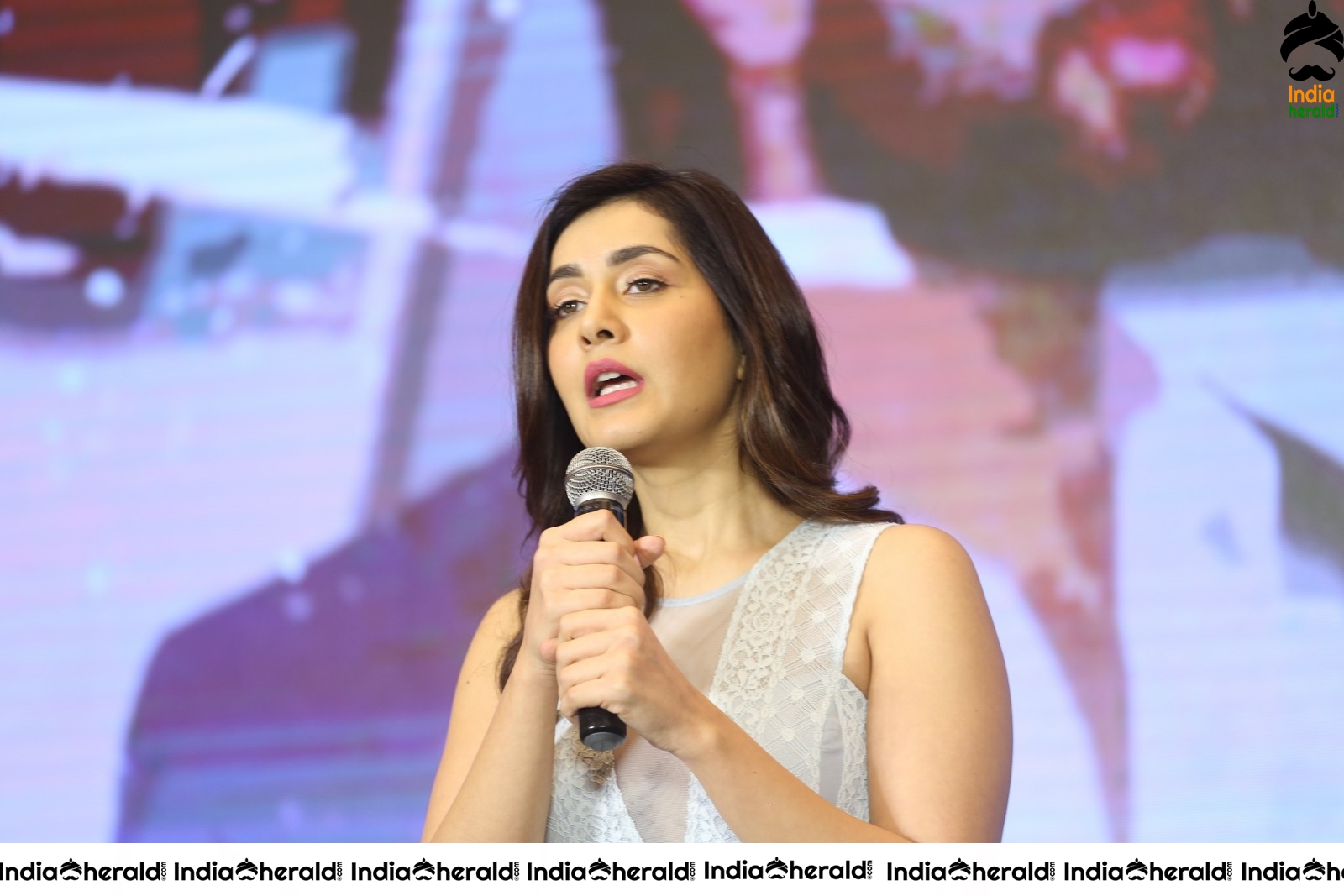 Raashi Khanna Speech Photos at World Famous Lover Event