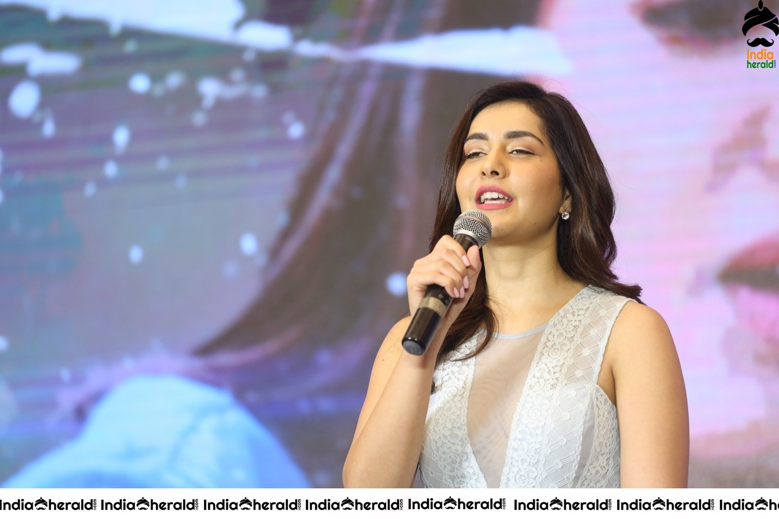 Raashi Khanna Speech Photos at World Famous Lover Event