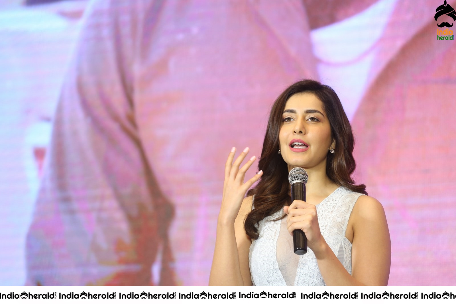 Raashi Khanna Speech Photos at World Famous Lover Event