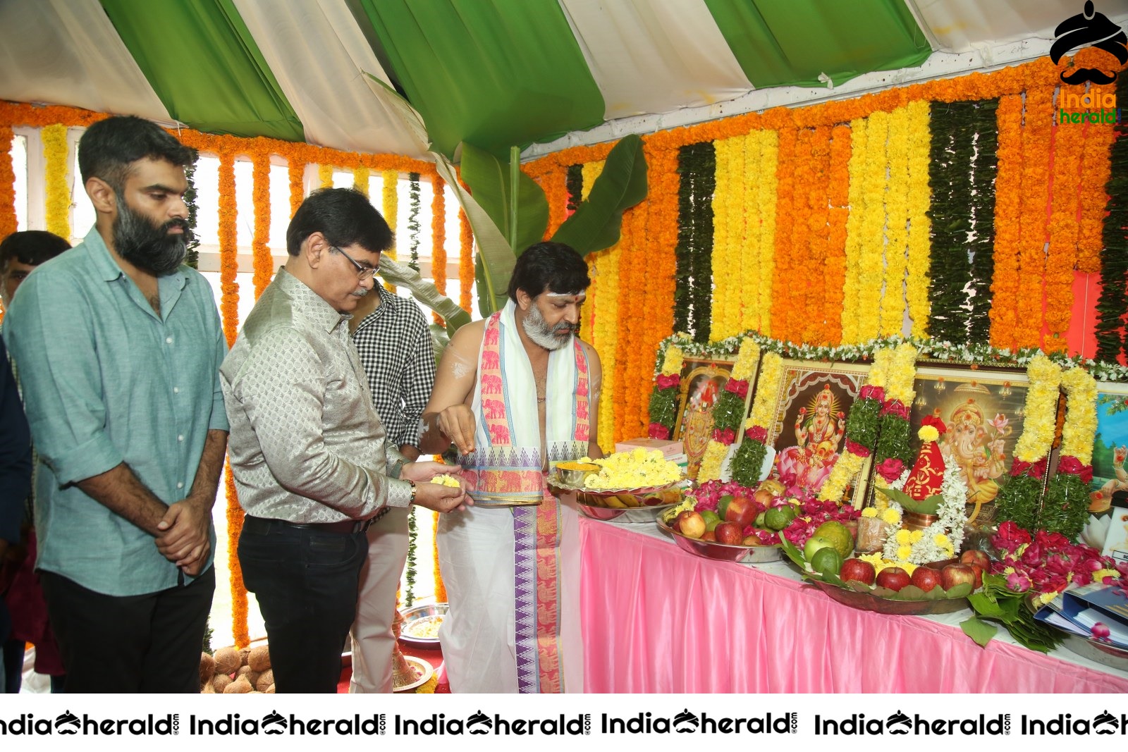 RED Movie Opening Stills Set 1