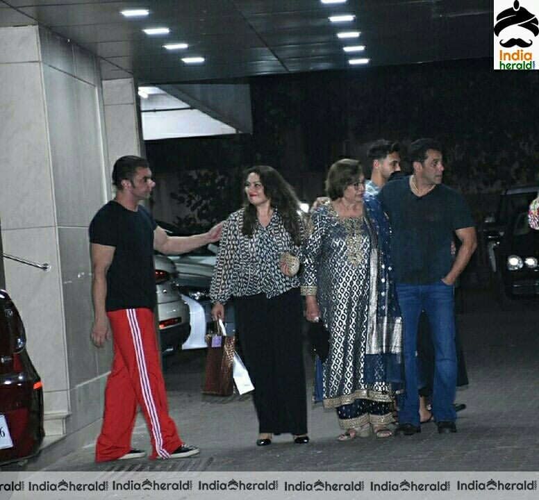 Salman Khan And Others At Helen Birthday Party At Sohail Khan House In Bandra Set 1
