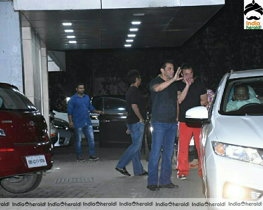 Salman Khan And Others At Helen Birthday Party At Sohail Khan House In Bandra Set 1