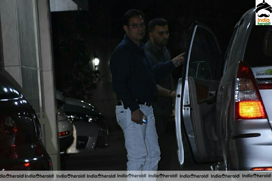 Salman Khan And Others At Helen Birthday Party At Sohail Khan House In Bandra Set 2