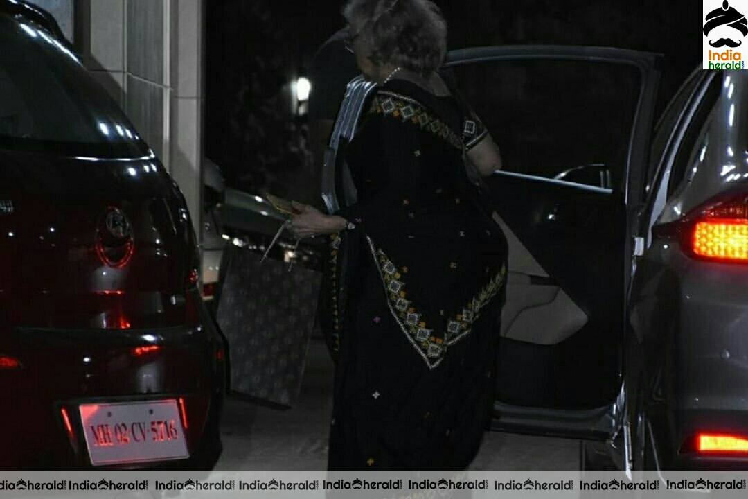 Salman Khan And Others At Helen Birthday Party At Sohail Khan House In Bandra Set 2