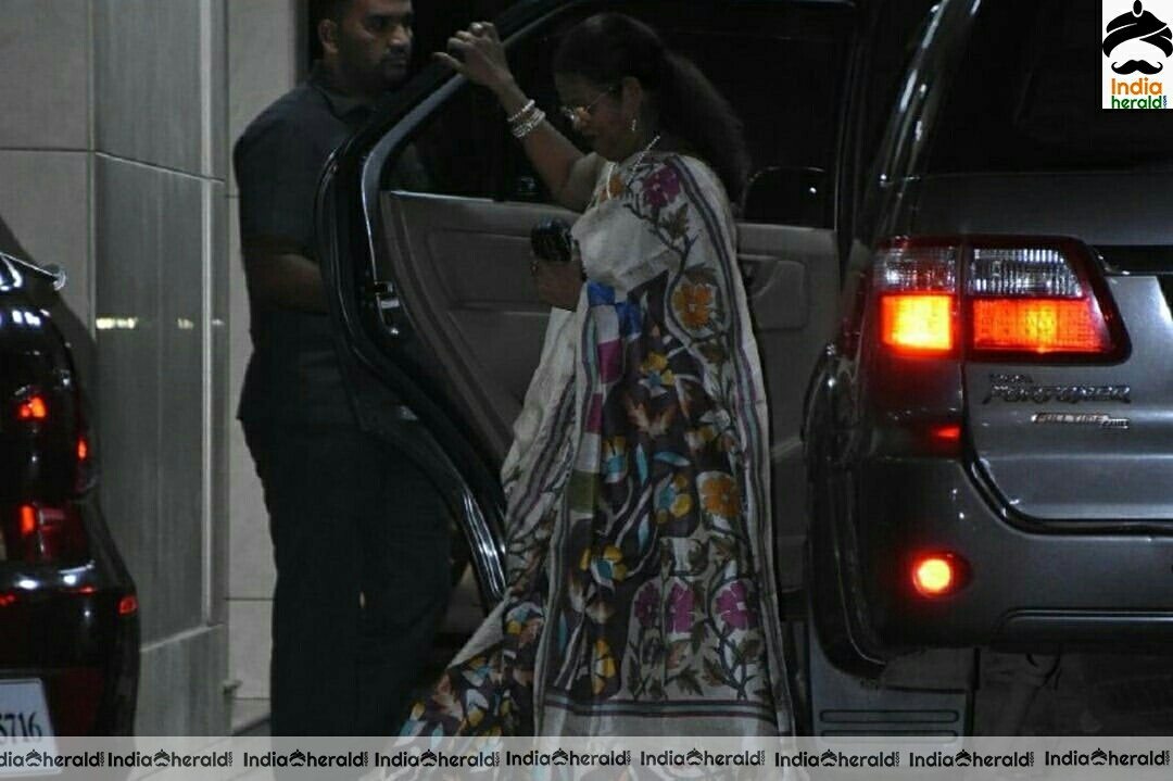 Salman Khan And Others At Helen Birthday Party At Sohail Khan House In Bandra Set 2