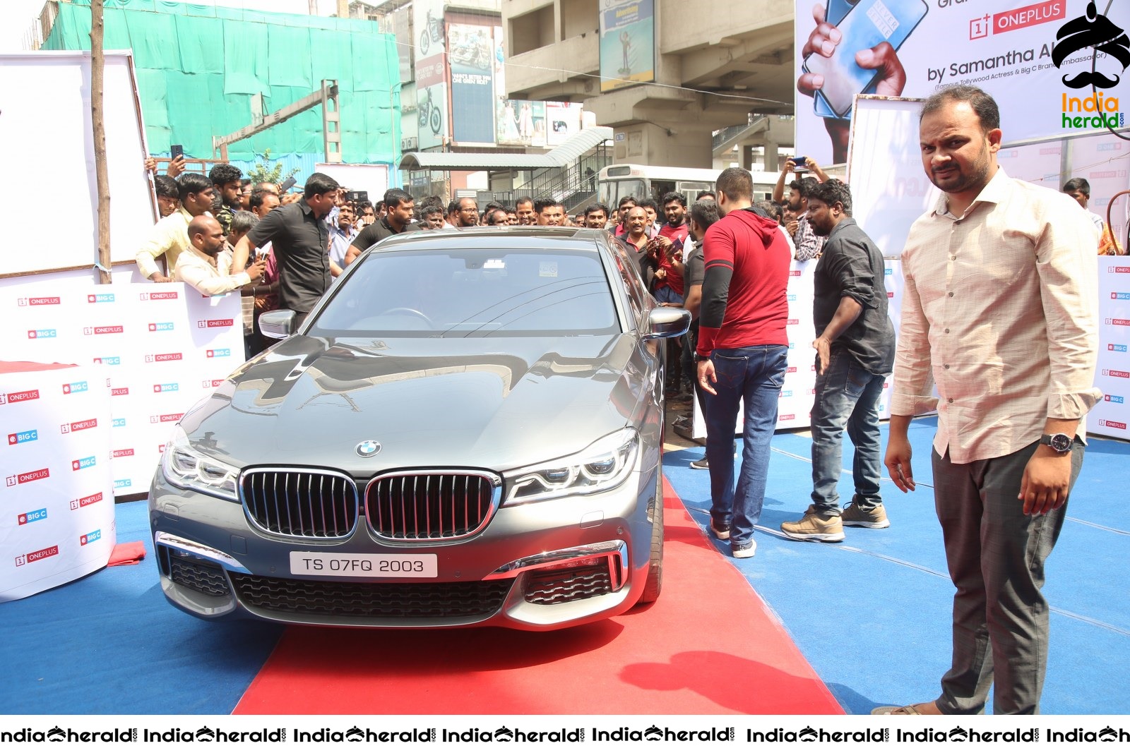 Samantha Hot and Sexy at the Launch of Oneplus Mobiles At Big C Set 1