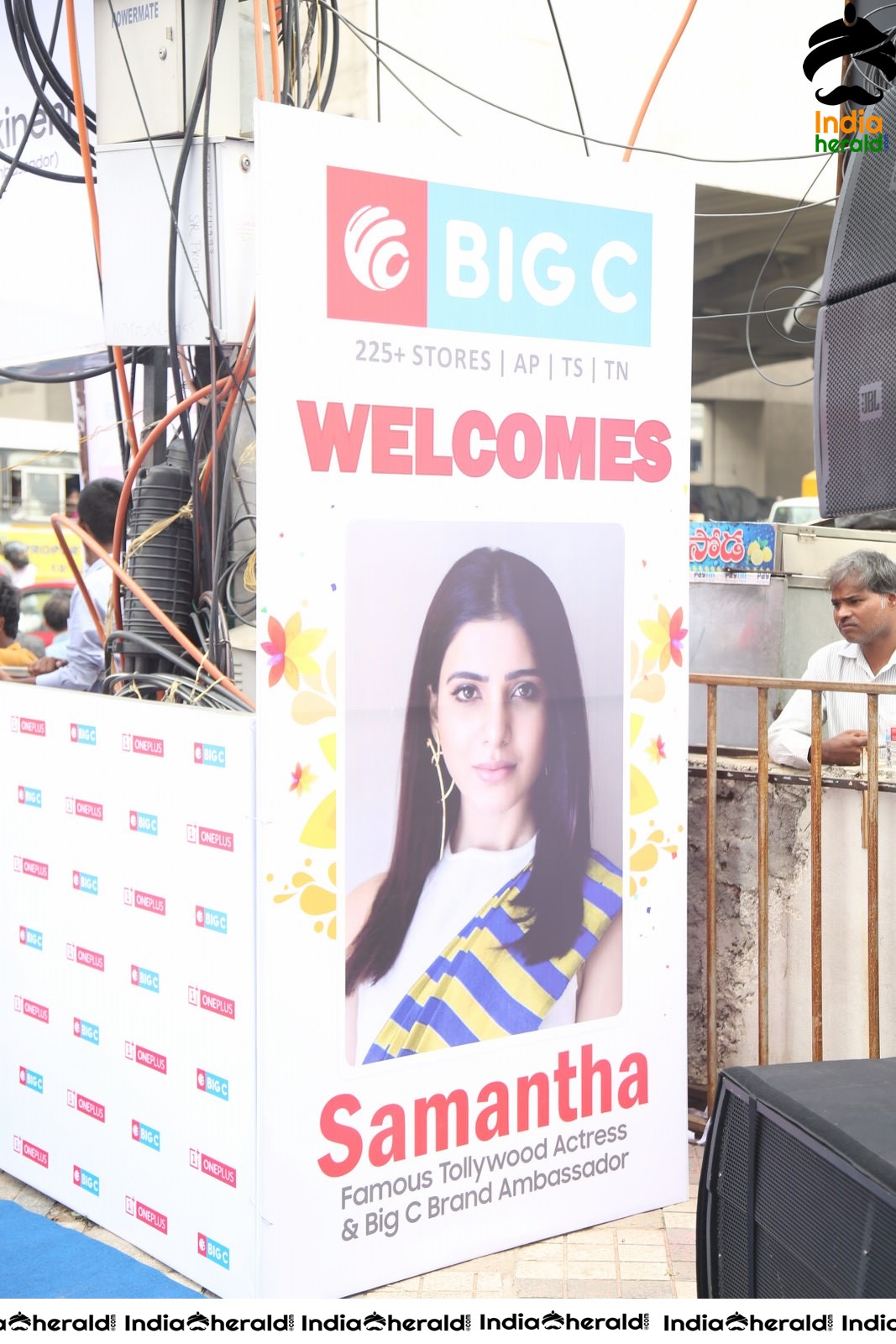 Samantha Hot and Sexy at the Launch of Oneplus Mobiles At Big C Set 1